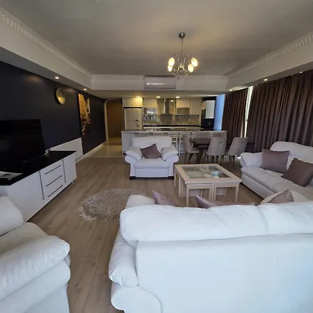 מלון Forum Residence Hotel 4*