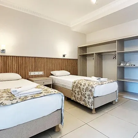 מלון Forum Residence Hotel 4*