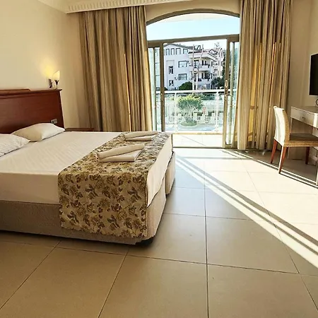 فورم ريزيدنس 4* مرمريس